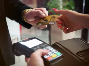 choosinng between secured and unsecured credit cards